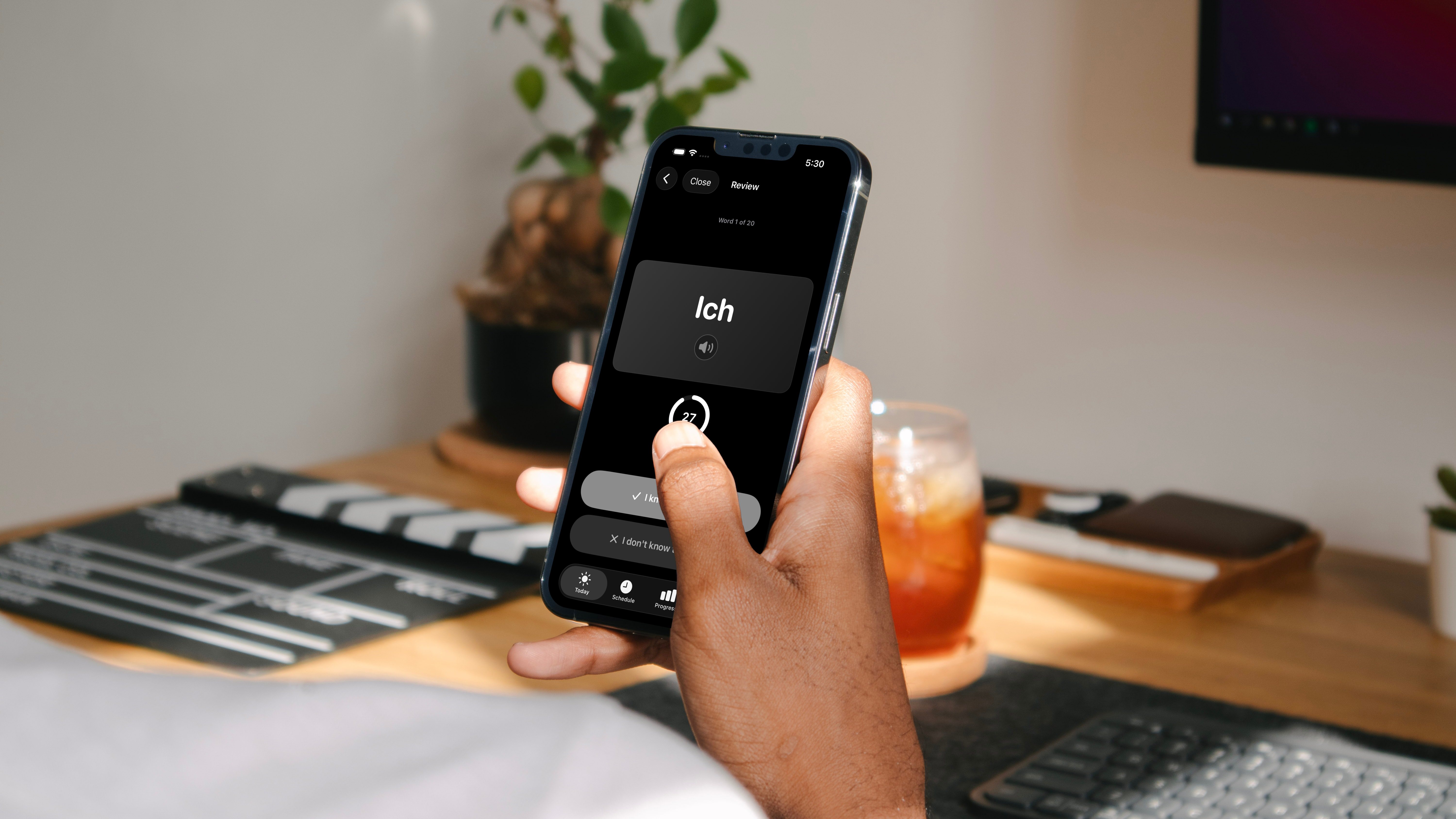 A learner using the timed German vocabulary card in Vocabulum X on a phone